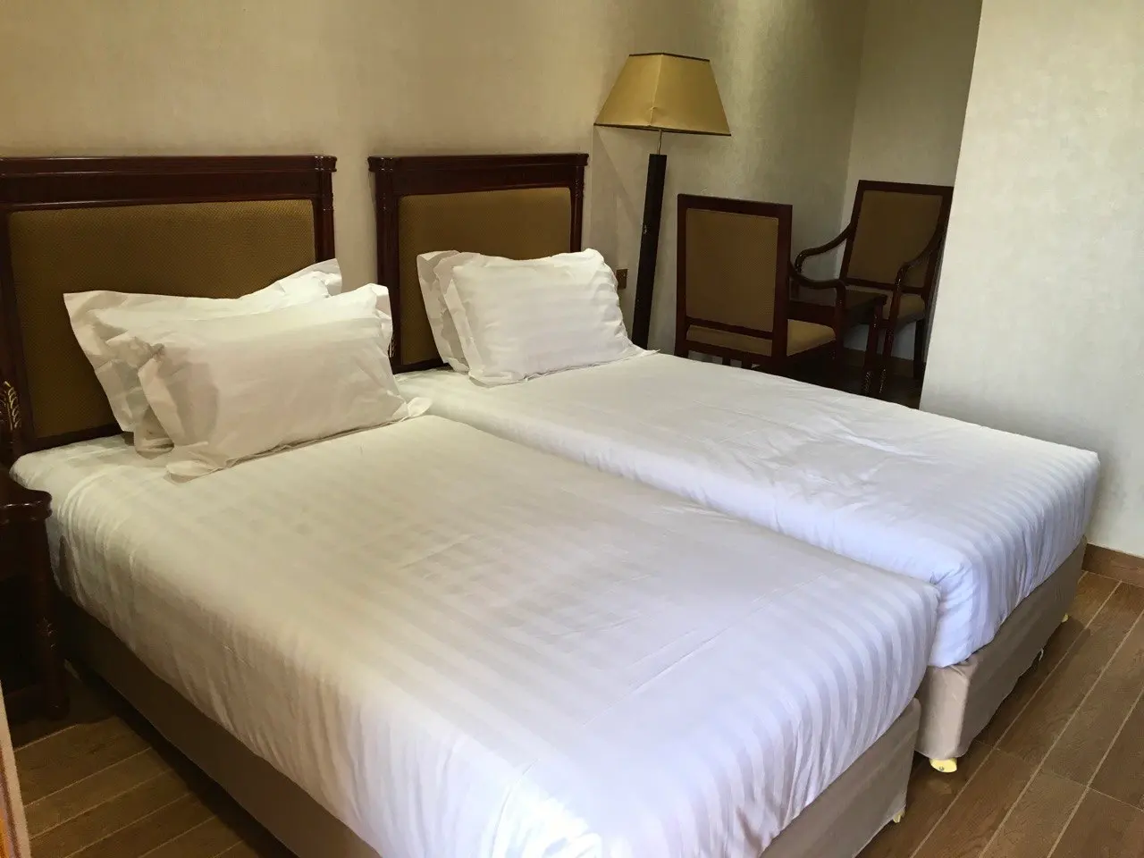 Standard twin room with two beds and white linen
